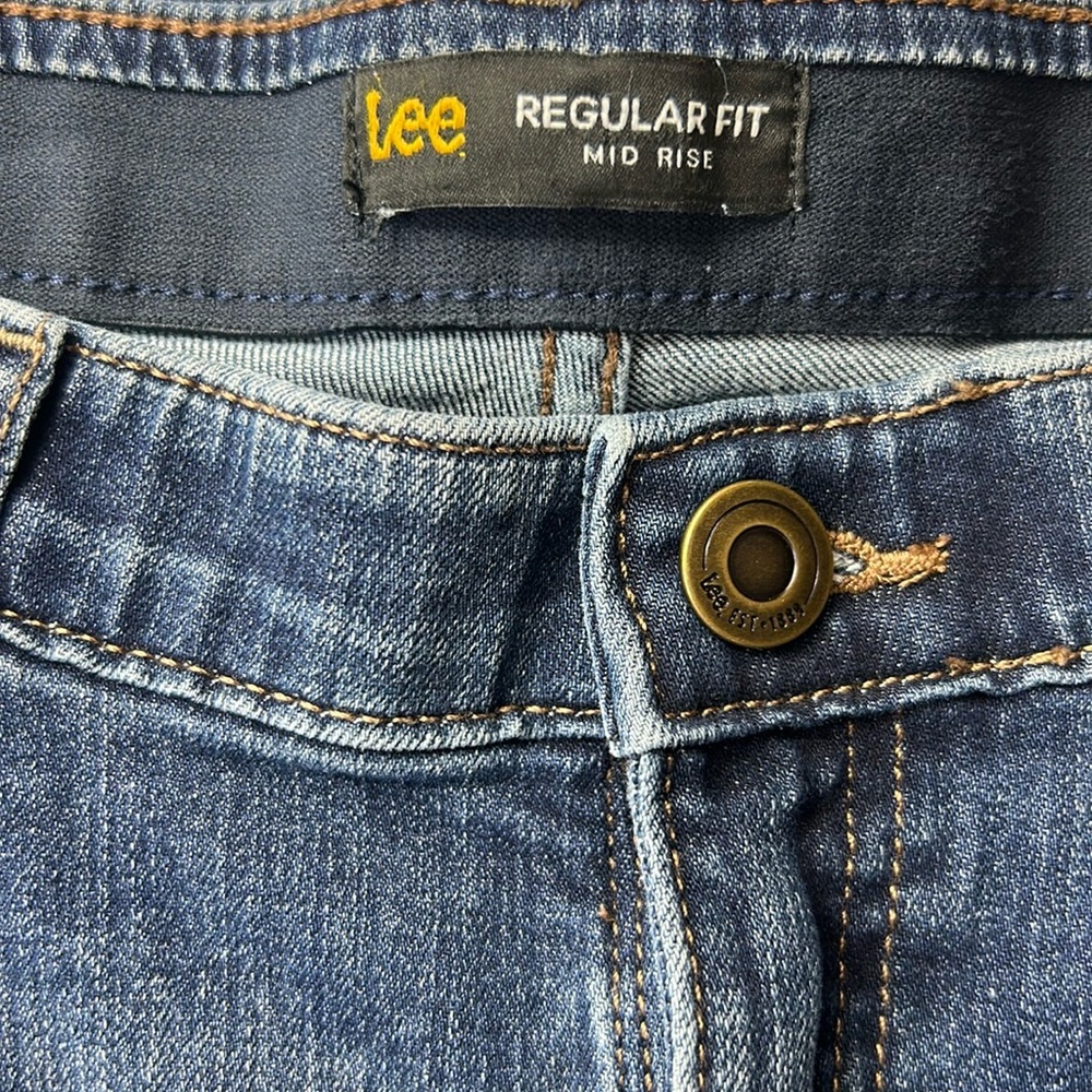 Lee Dark Wash Regular fit mid rise Woman’s Jeans Size 12 Medium